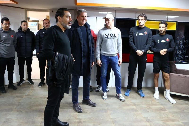 عکس| گاریدو پس از اخراج به محل تمرین پرسپولیس رفت! عکس| گاریدو پس از اخراج به محل تمرین پرسپولیس رفت!