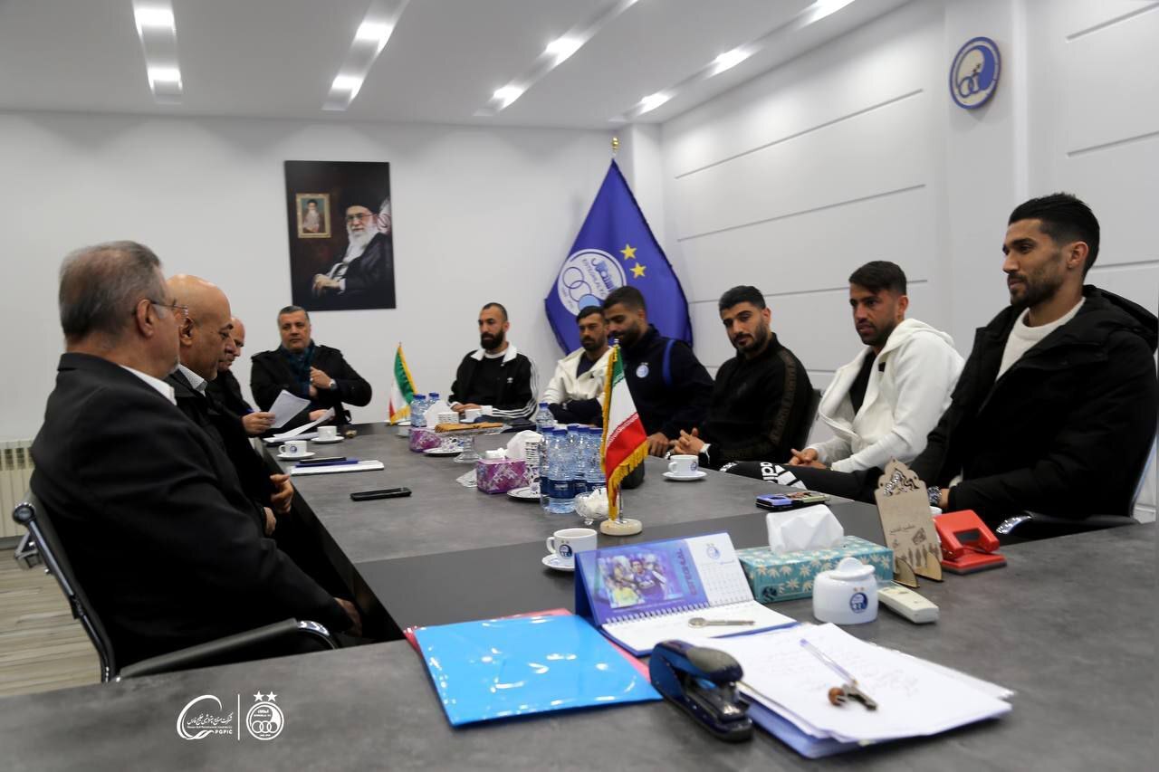 برگزاری مراسم ها نخ نما در ورزش ایران/ آشتی در دور ترین حالت ممکن! برگزاری مراسم ها نخ نما در ورزش ایران/ آشتی در دور ترین حالت ممکن!