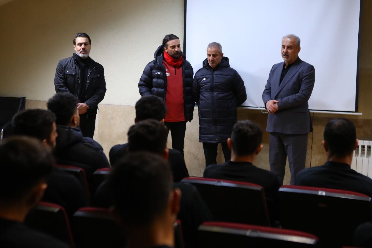 معارفه کارتال در تمرین امروز پرسپولیس/اسماعیل پاشا در هوای بارانی استارت زد معارفه کارتال در تمرین امروز پرسپولیس/اسماعیل پاشا در هوای بارانی استارت زد