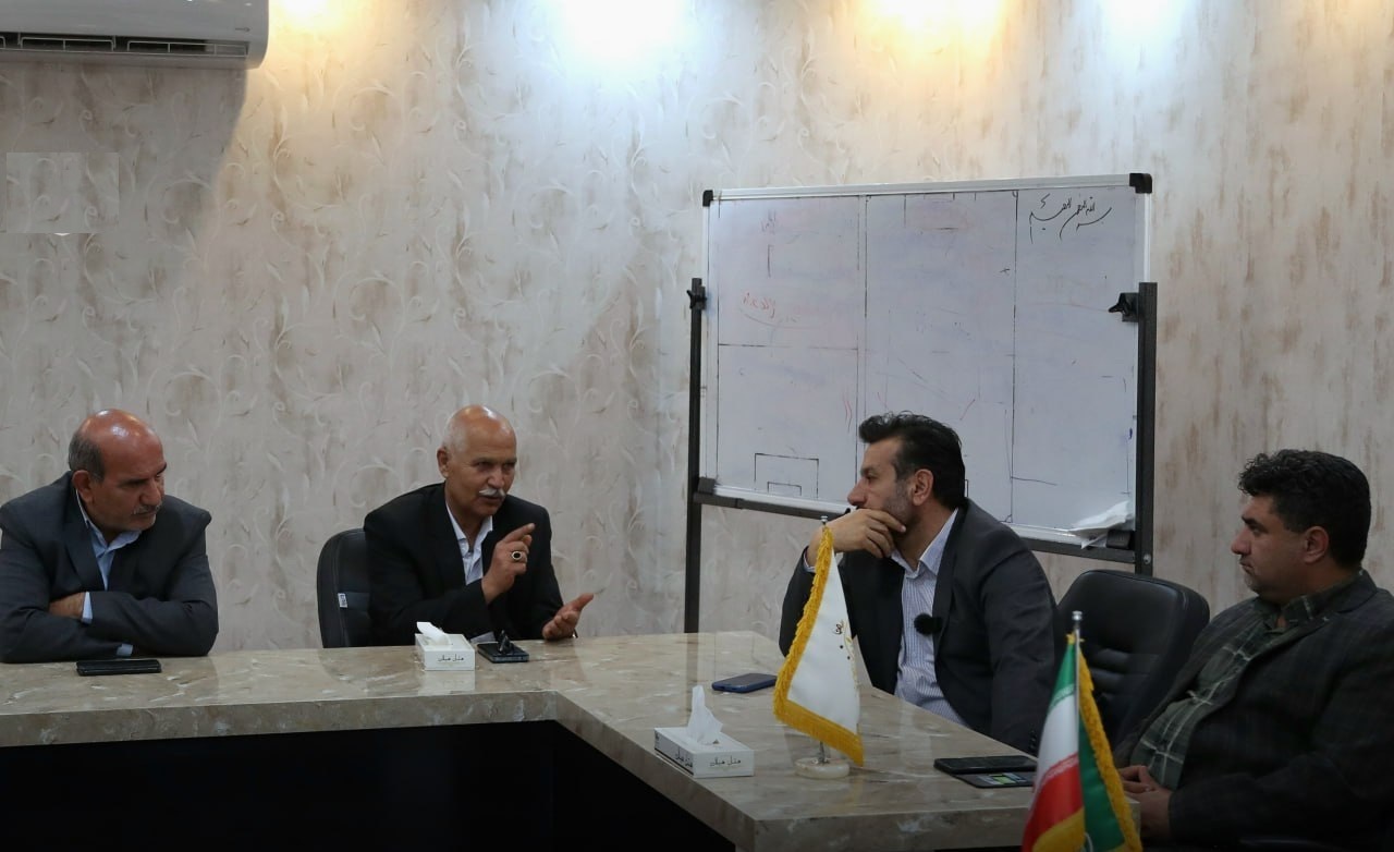 دیدار صمیمانه پیشکسوتان مس رفسنجان با مومنی؛ ایجاد همدلی تا ثانیه آخر دیدار صمیمانه پیشکسوتان مس رفسنجان با مومنی؛ ایجاد همدلی تا ثانیه آخر