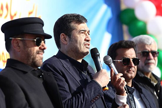 حضور وزیر ورزش و جوانان در همایش بزرگ پیاده‌روی خانوادگی در استان فارس