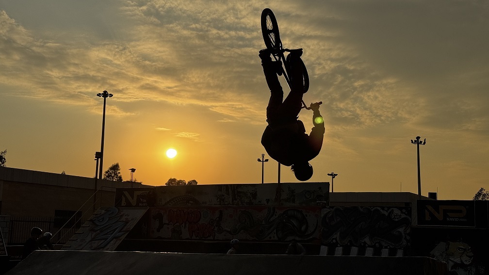 عکس| نمایی متفاوت و زیبا از دوچرخه‌سواری BMX