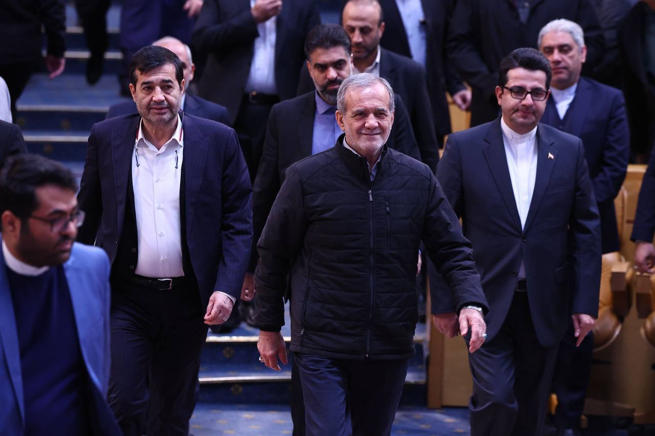 عکس| ورود زورخانه‌ای پزشکیان به جمع ورزشکاران!