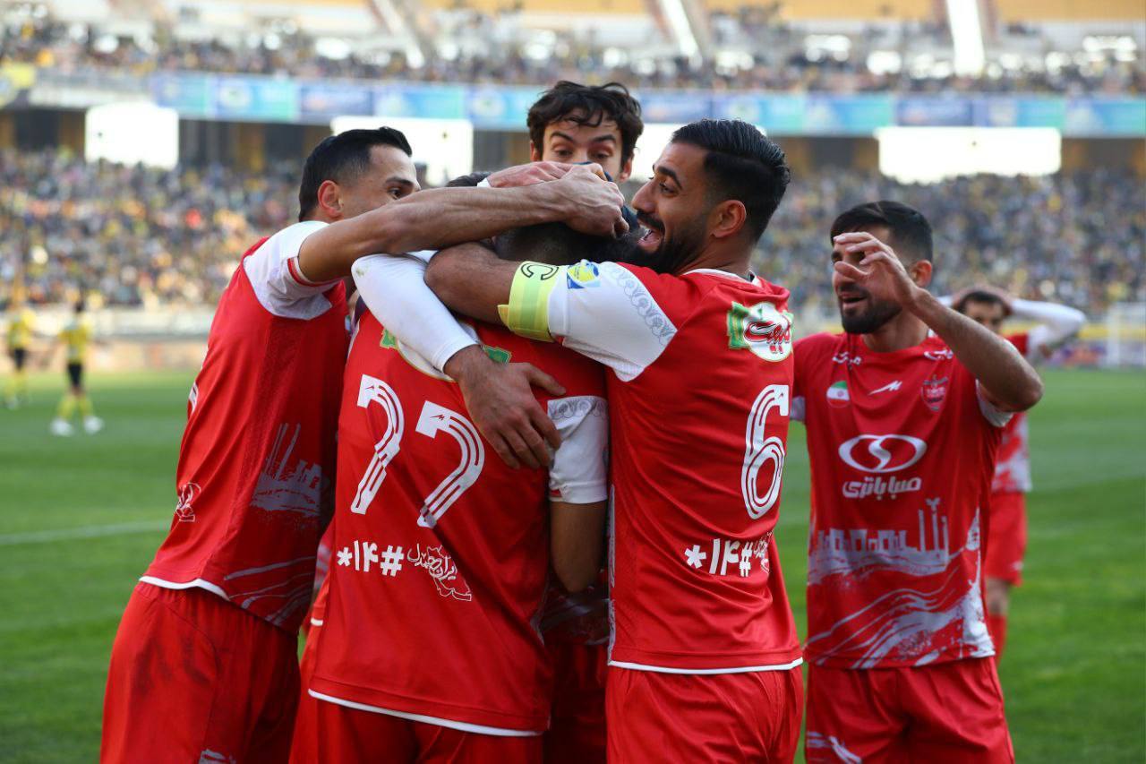 برتری جنجالی سپاهان مقابل پرسپولیس 10 نفره/ هایجکی که برگ برنده اصفهانیها شد برتری جنجالی سپاهان مقابل پرسپولیس 10 نفره/ هایجکی که برگ برنده اصفهانیها شد