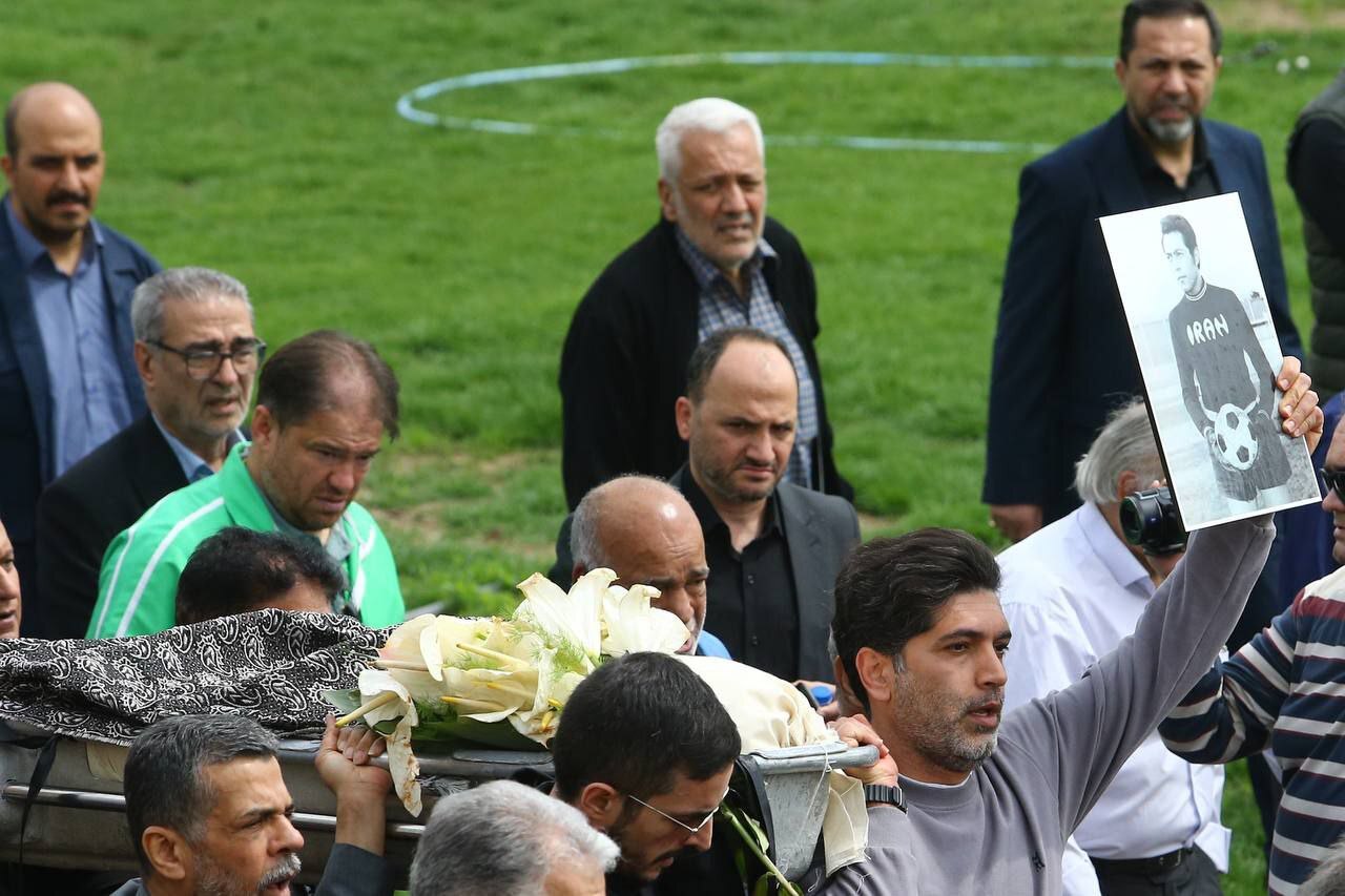 عکس| برگزاری مراسم تشییع پیکر مرحوم ظلی در ورزشگاه شیرودی