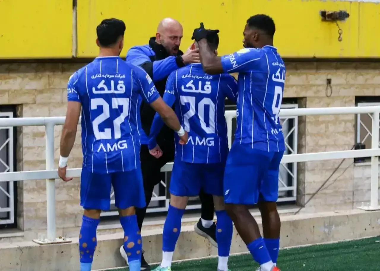 استقلال با ۶ غایب مقابل فولاد هرمزگان