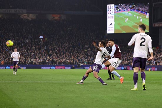 شکست شیاطین‌سرخ در ویلا پارک برابر استون‌ویلا