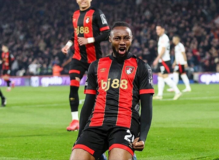 تلاش یونایتد برای هایجک سمنیو