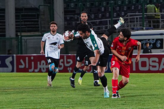 ادامه روزهای خوش فولاد با مطهری؛ برتری لحظه آخری سرخ‌پوشان اهواز مقابل ذوب‌آهن