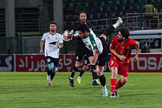 ادامه روزهای خوش فولاد با مطهری؛ برتری لحظه آخری سرخ‌پوشان اهواز مقابل ذوب‌آهن