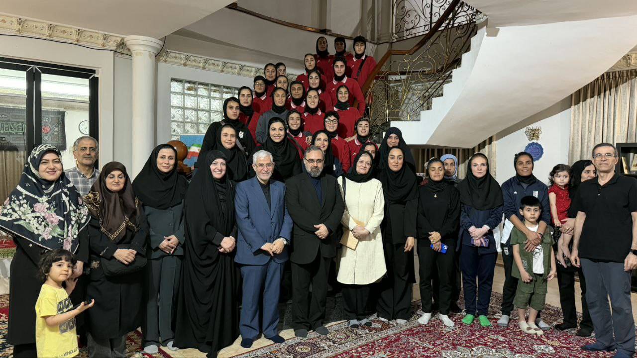 دیدار سفیر ایران با اعضای تیم ملی فوتبال بانوان در مالزی