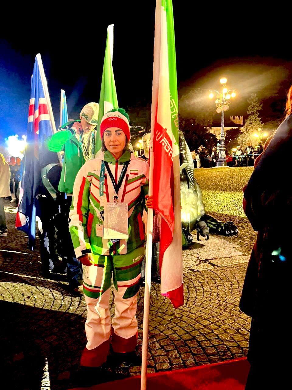 پرچمداری صدف ساوه‌شمشکی در مراسم اختتامیه بازی‌های المپیک زمستانی