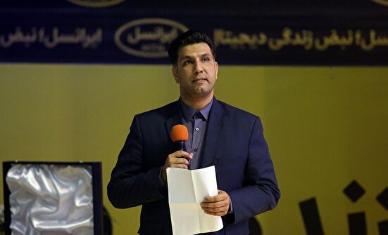 پاکدل: 10 تیم ملی داریم اما فقط یک خوابگاه قدیمی در زیر پله‌های فدراسیون!
