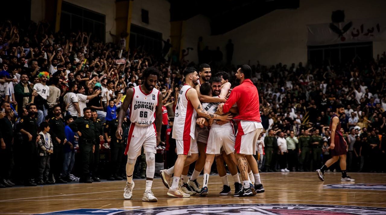 عکس| قهرمانی در دل جمعیت! عکس| قهرمانی در دل جمعیت!