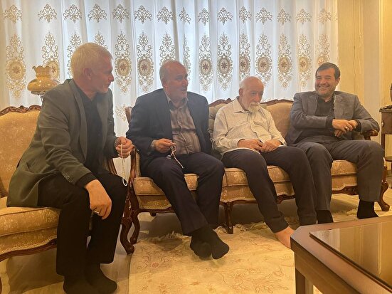 عیادت دنیامالی از لارودی، پیشکسوت رسانه