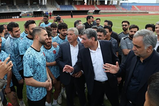 مومنی قربانی ایستادگی مقابل فساد در فوتبال می شود؟/ آقایان هیات مدیره از خواب بیدار شوید