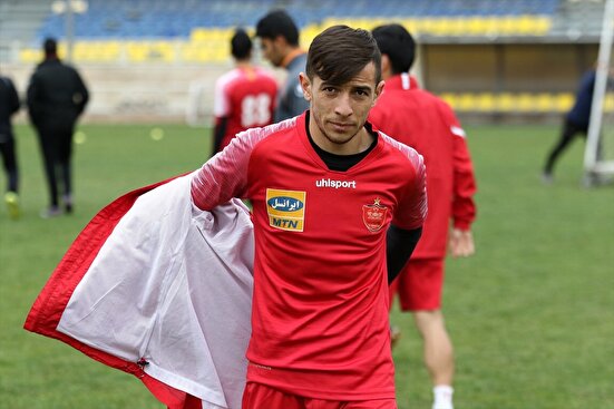 احمدزاه: کسی نمی‌تواند بگوید با رانت به پرسپولیس آمدم