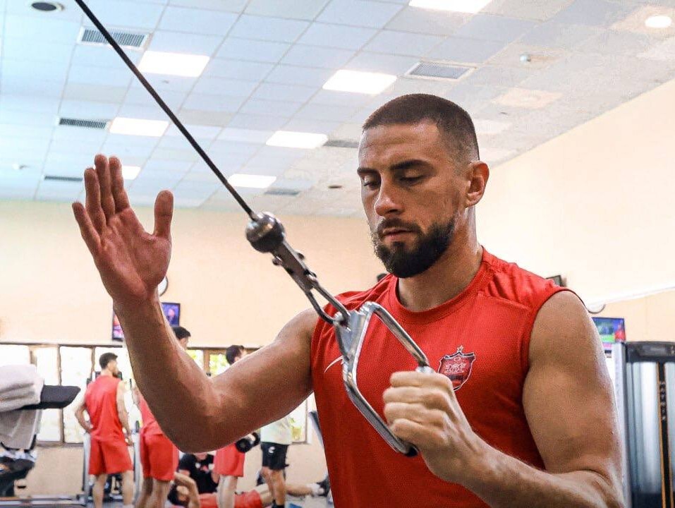 پیامی که دروازه‌بان پرسپولیس از الجزایر گرفت/ شماره یک باش و در تیم ملی بمان!