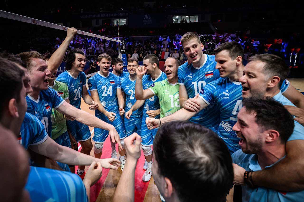 جواد خیابانی و ادعای عجیبش درباره والیبال؛ ایا صربستان از عمد باخت؟ جواد خیابانی و ادعای عجیبش درباره والیبال؛ ایا صربستان از عمد باخت؟