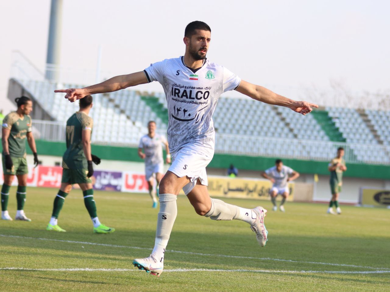 بدرقه: به سبک بازی باستونی علاقه دارم/ پیشنهادات زیادی از تیمهای لیگ برتری داشتم بدرقه: به سبک بازی باستونی علاقه دارم/ پیشنهادات زیادی از تیمهای لیگ برتری داشتم