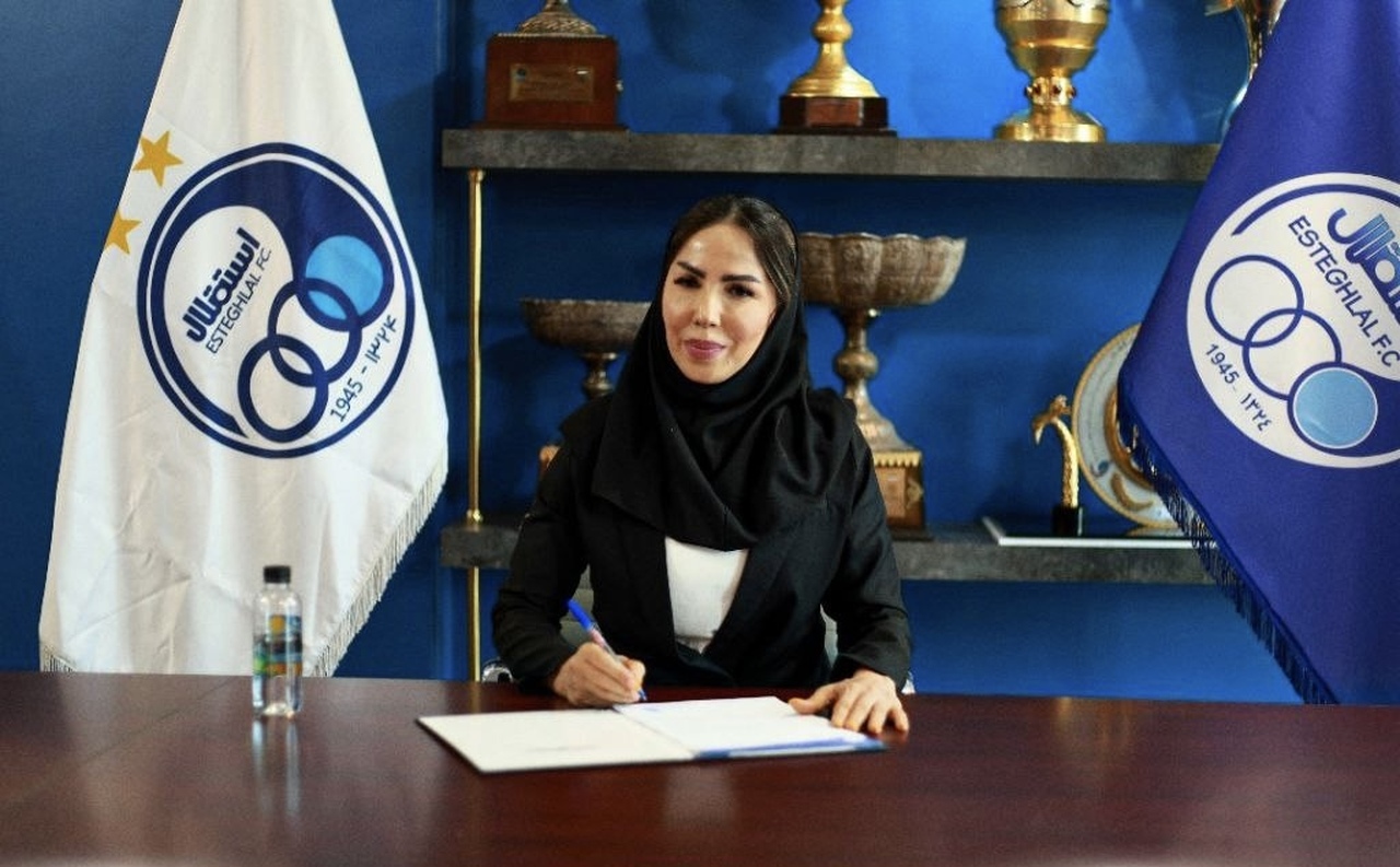 شهناز یاری روی نیمکت تیم فوتسال بانوان استقلال