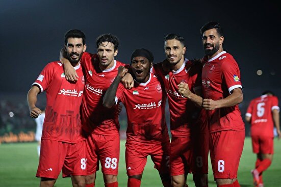 برتری پرسپولیس مقابل فولاد در نیمه نخست با درخشش علی‌پور
