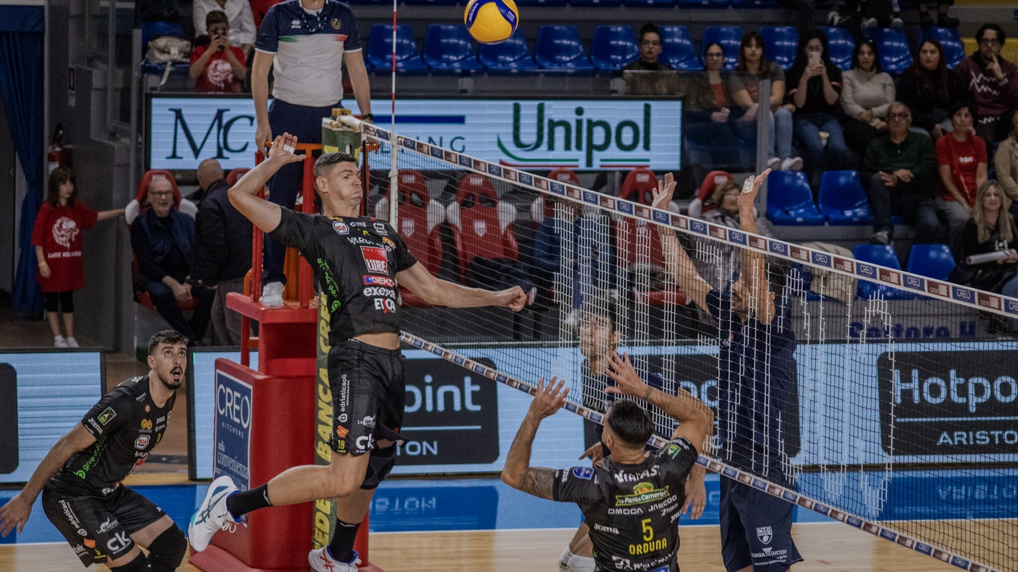 درخشش حسینخانزاده در والیبال ایتالیا با کسب ۱۴ امتیاز برای تیم لوبه درخشش حسینخانزاده در والیبال ایتالیا با کسب ۱۴ امتیاز برای تیم لوبه