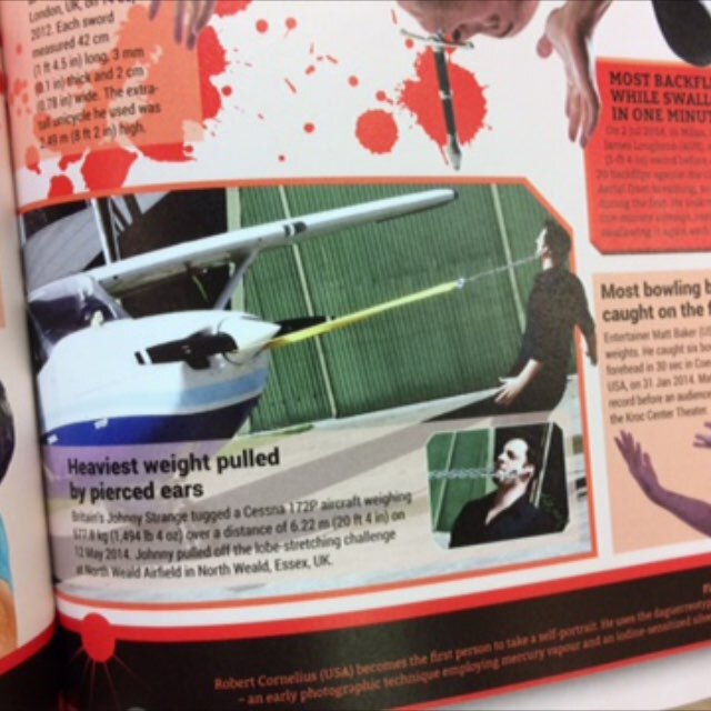 مردی که با گوش‌هایش هواپیما می‌کشد!