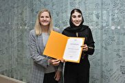 امضای دیوار المپیک توسط ناهید کیانی در لوزان