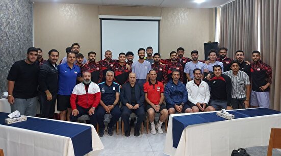 دیدار تاج با ملی‌پوشان فوتبال ناشنوایان +فیلم