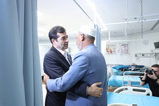 دنیامالی پس از عیادت کاظمی: ناامید نیستیم؛ مردم دعا کنند