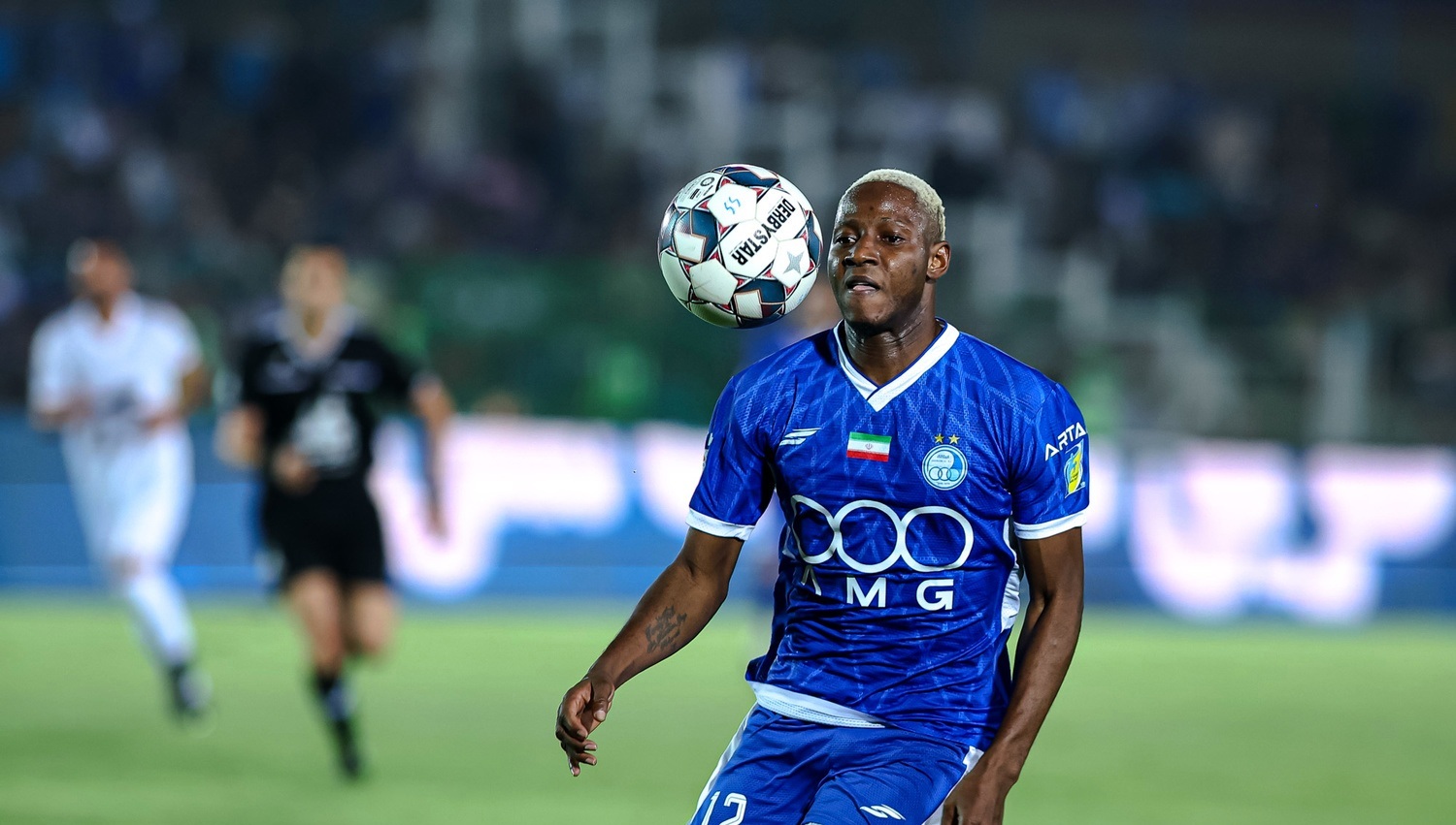 ۳ خرید پوشالی و بی ثمر برای آبیها / نازون، جنپو و آدان صفر مطلق ۳ خرید پوشالی و بی ثمر برای آبیها / نازون، جنپو و آدان صفر مطلق