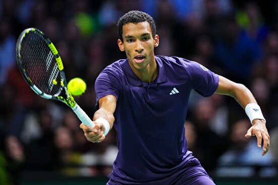 صعود درخشان اوژه‌آلیاسیم در تنیس تورین؛ تقابل با آلکاراس در نیمه‌نهایی