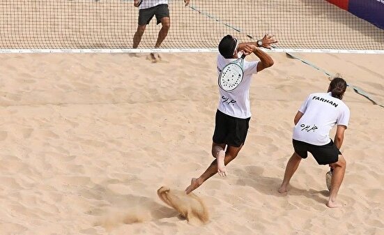 صعود ۲۰ تیم در رقابت‌های بین‌المللی تنیس ساحلی کیش؛ ادامه مسابقات با ۲۴ دیدار