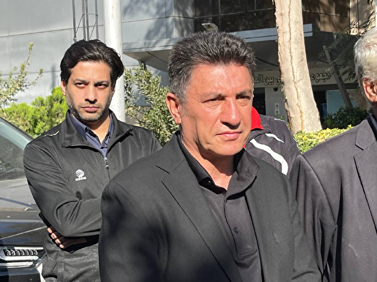 تشییع پیکر کارگرجم در حضور قلعه‌نویی، قهرمان المپیک و چهره‌های فوتبال + فیلم