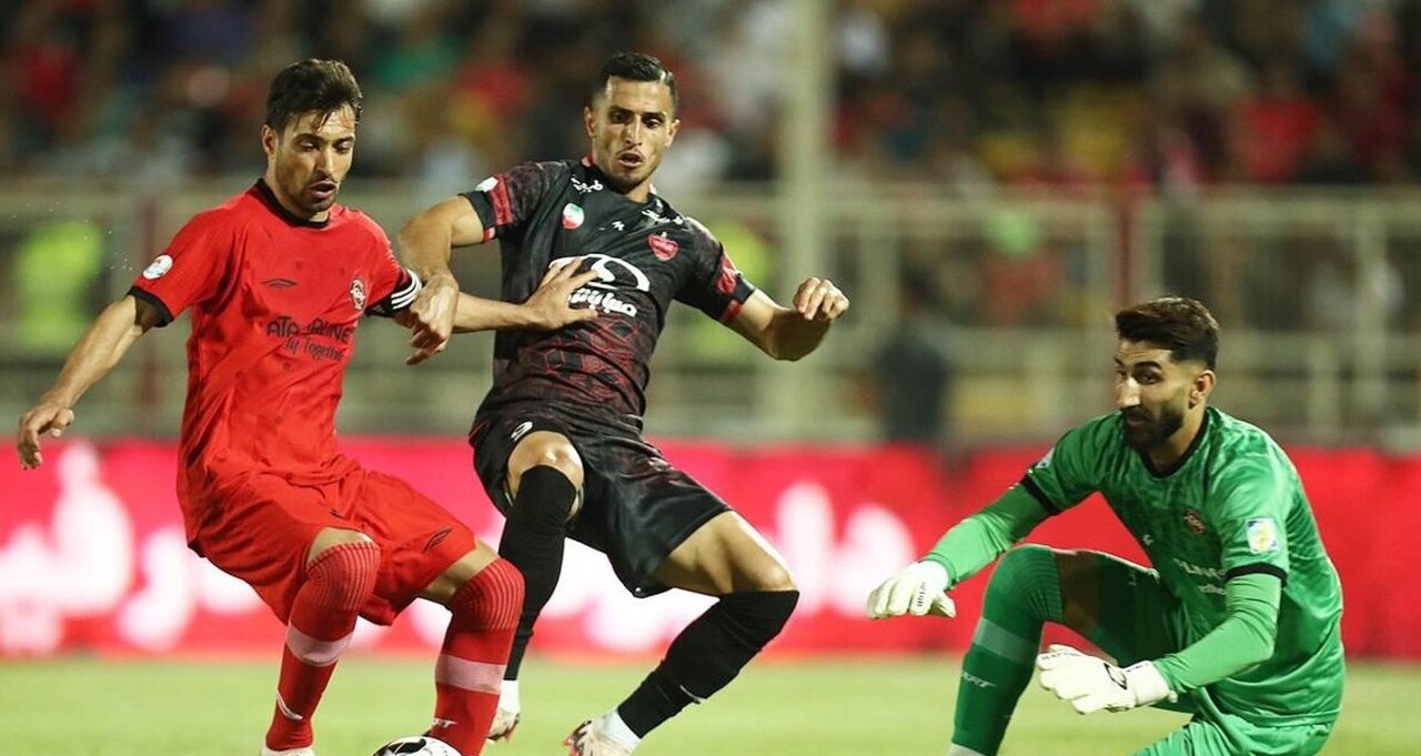 نبرد سرد در بنیان‌دیزل؛ نیمه اول دربی سرخ‌های ایران برنده نداشت