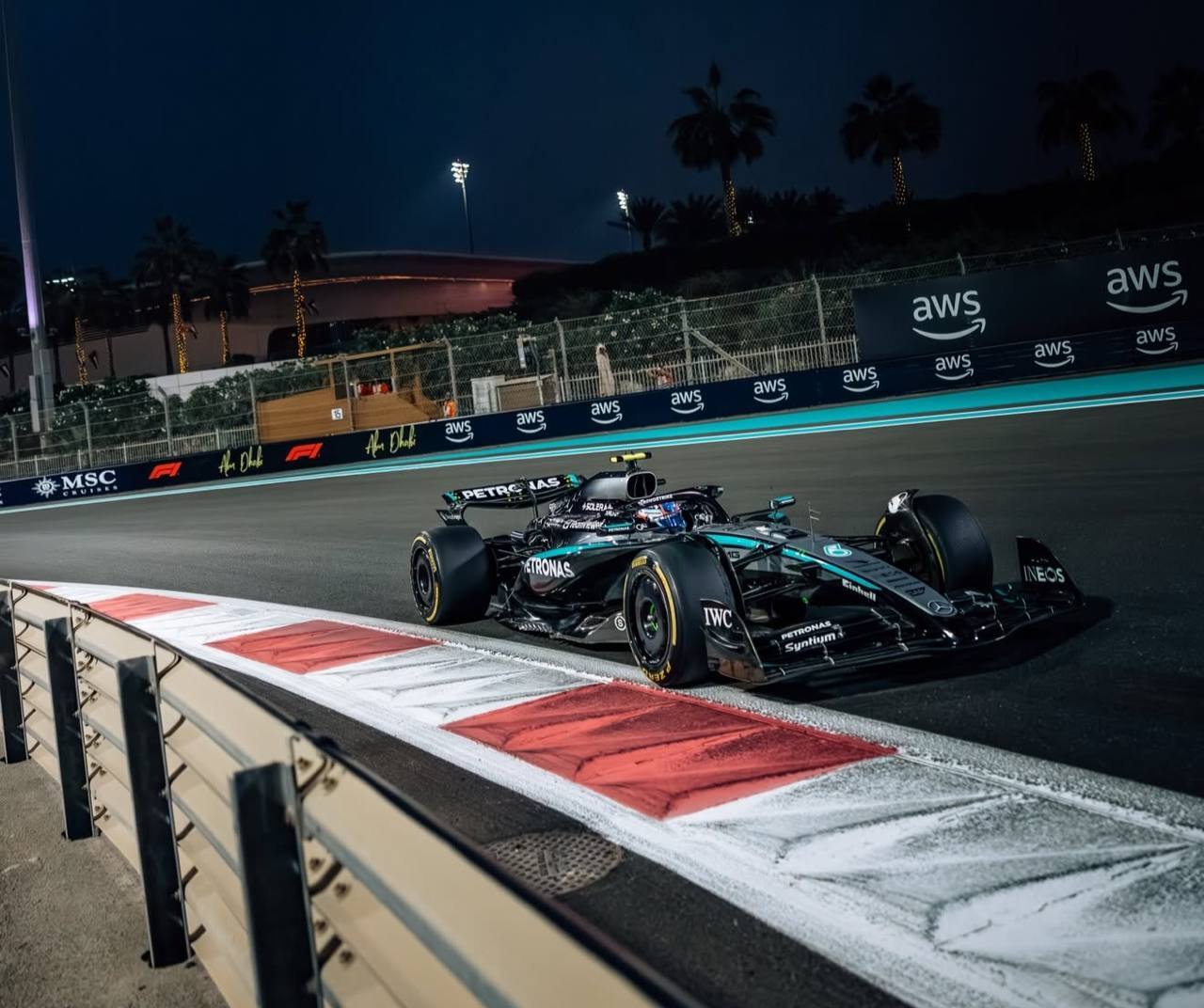 قابل سه مدعی فرمول یک در ابوظبی ۲۰۲۵؛ همهچیز امشب تعیین میشود+ عکس قابل سه مدعی فرمول یک در ابوظبی ۲۰۲۵؛ همهچیز امشب تعیین میشود+ عکس