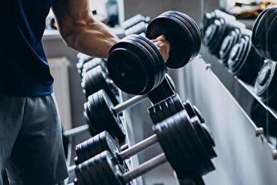 پایان یک دهه سلطه ایران در بدنسازی جهان؛ بلاتکلیفی فدراسیون پرورش اندام بلای‌جان ایران در عربستان شد