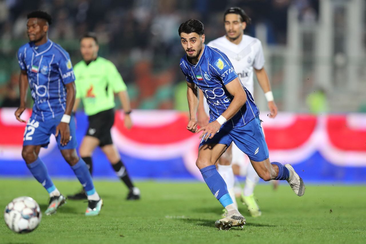 ملوان ترمز استقلال را کشید / آبی‌ها فرصت صدرنشینی را از دست دادند.