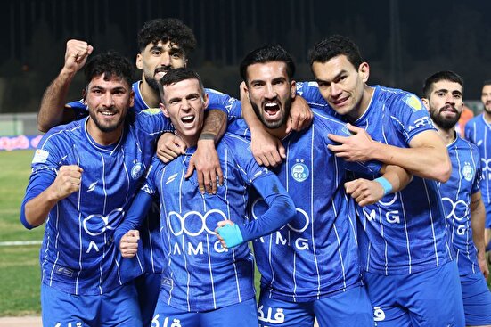 لطیفی: مهاجمان استقلال تمرکز لازم را ندارند؛ از همان اول مخالف جذب آدان بودم