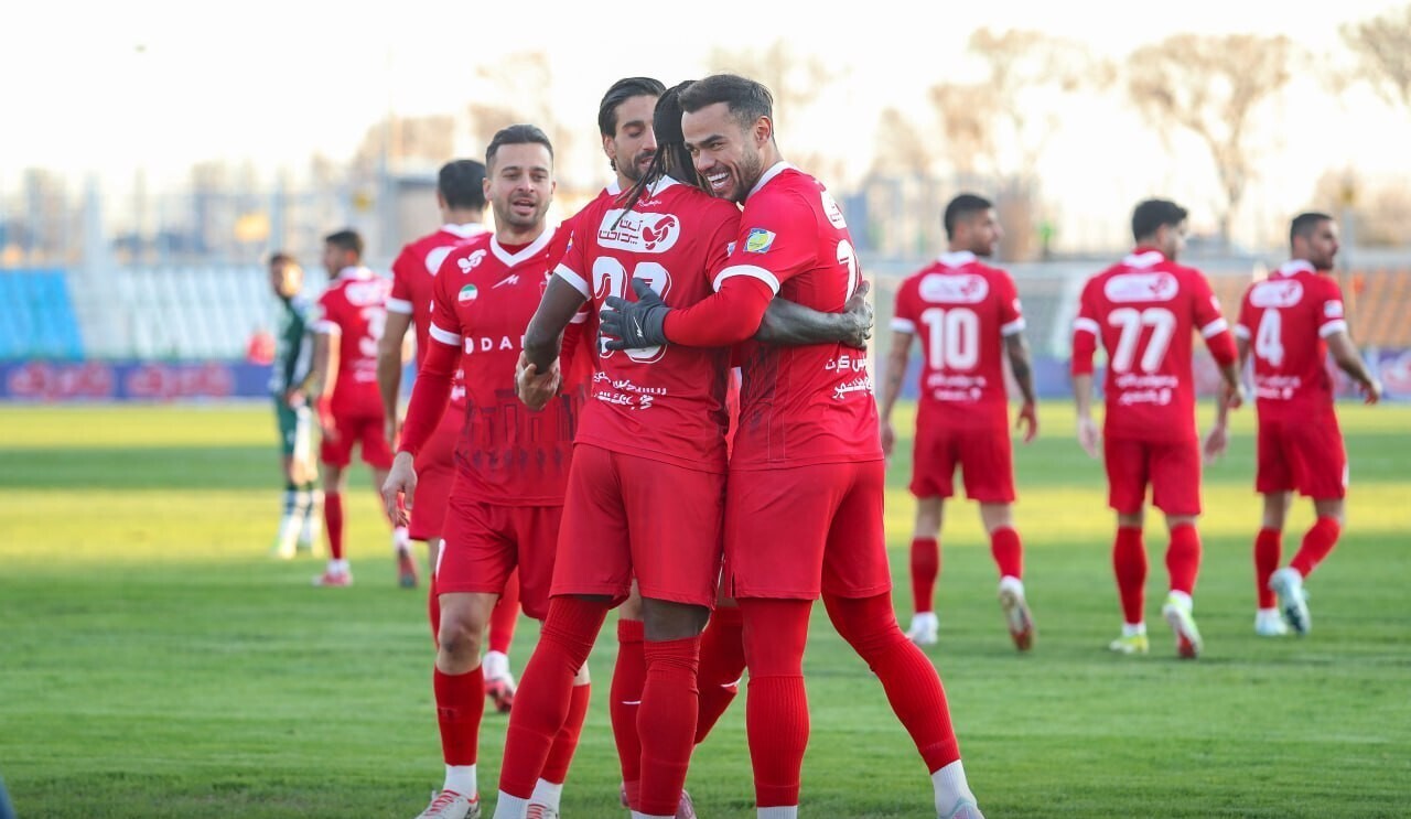 برتری نیمه نخست پرسپولیس با درخشش بیفوما