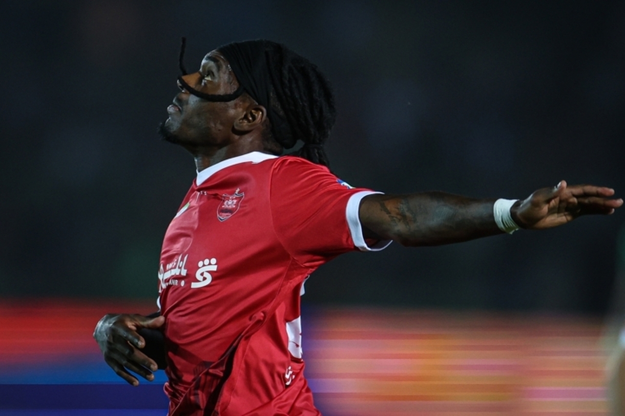 بیفوما: خوشحالم برای پرسپولیس گلزنی کردم؛ شرایط زمین خیلی بد است