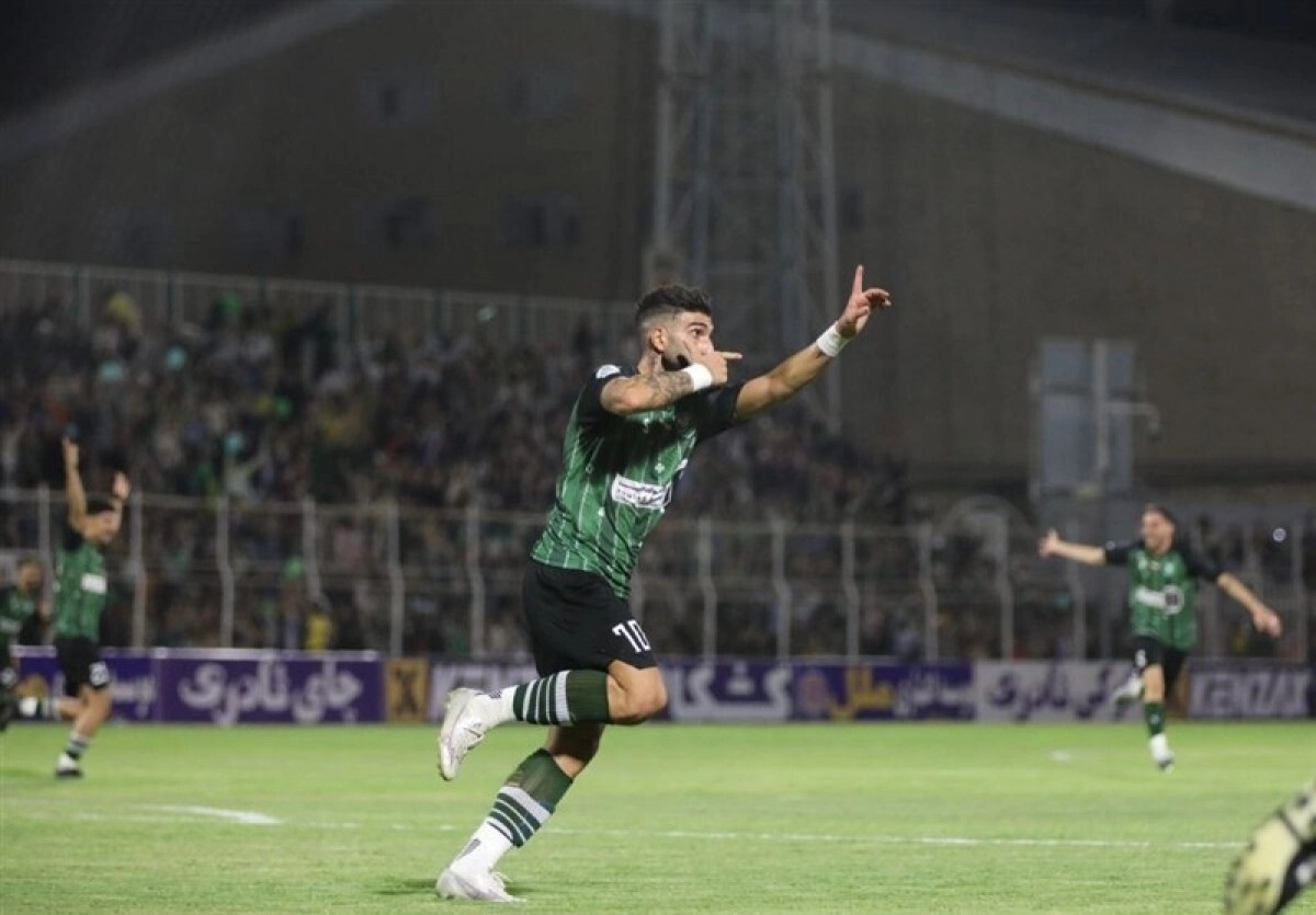 به جا مانده از دیدار استقلال و خیبر؛ از فحاشی آبیها تا حرکت جنجالی پرسپولیسی سابق! به جا مانده از دیدار استقلال و خیبر؛ از فحاشی آبیها تا حرکت جنجالی پرسپولیسی سابق!