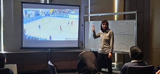 جلسه تئوری و آنالیز دیدار ایتالیا و برزیل با توضیحات دقیق کادر فنی برای بازیکنان تیم ملی