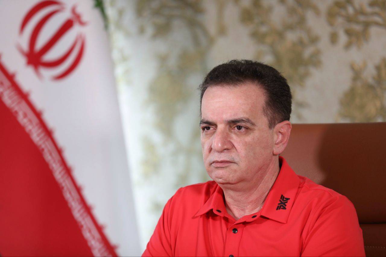 زنوزی: برخورد AFC دوگانه و ناعادلانه است؛ فدراسیون باید پشت تراکتور بایستد