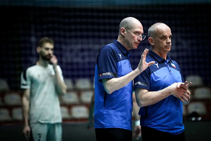 چهار مربی و دو صندلی خالی در کنار روبرتو پیاتزا!