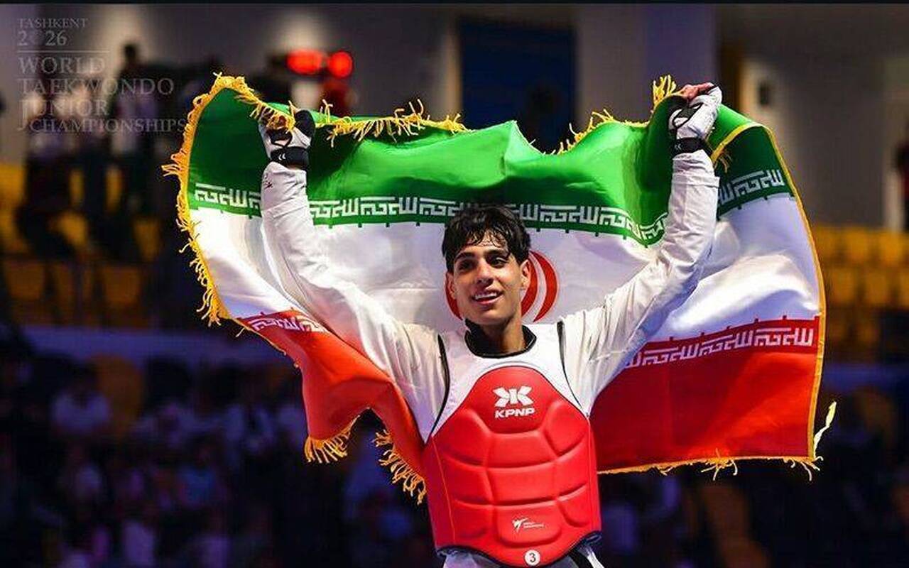 تقدیم مدال طلای قهرمانی تکواندو نوجوانان جهان به شهدای مدرسه میناب