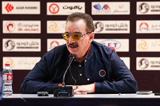 زنوزی‌: همه باید برای تیم ملی بازی کنیم