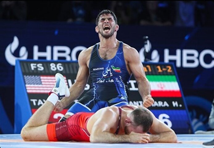 واکنش اسطوره کشتی به جنگ + عکس