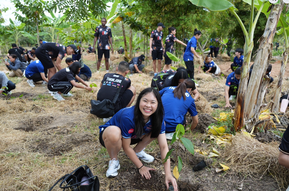 والیبال نجات‌دهنده زمین؟ از بطری‌های بدون کربن تا شنِ بازیافتی!